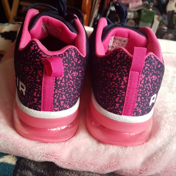 Shoes - Picture 4 of 5